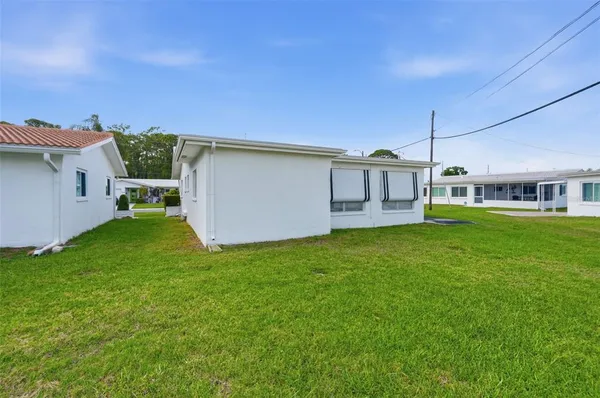 a view of a house with a backyard