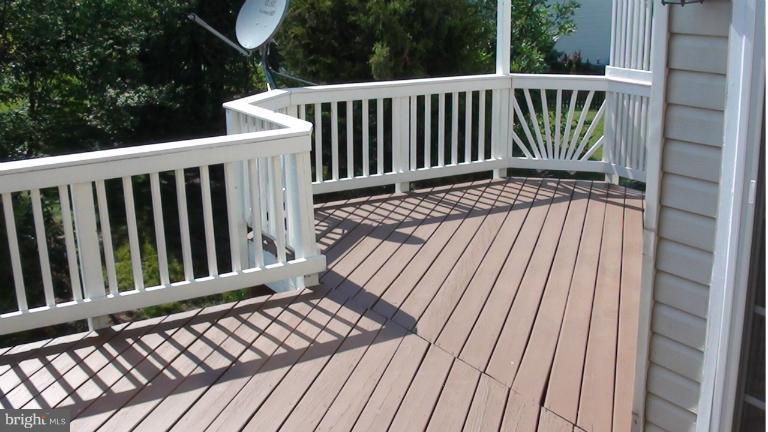 44033 Rising Sun Terrace Ashburn, VA 20147 - Photo 5 of 10 Large Private Deck