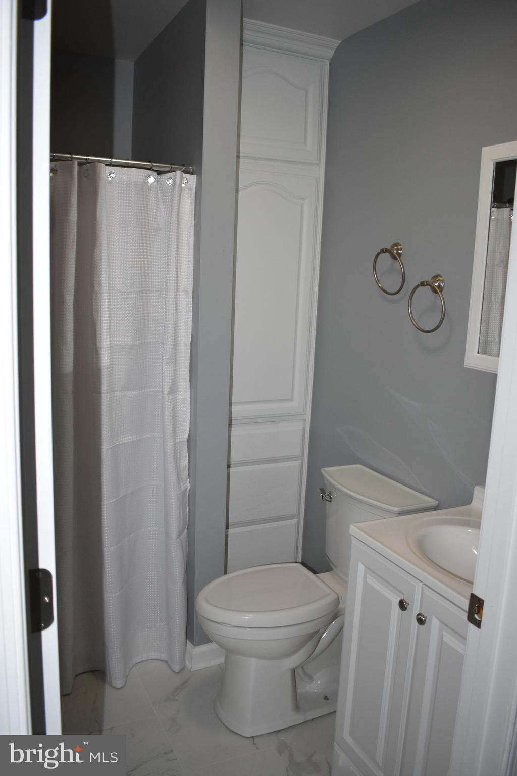 571 West Denneys Road Dover, DE 19904 - Photo 9 of 24 Hall Bathroom
