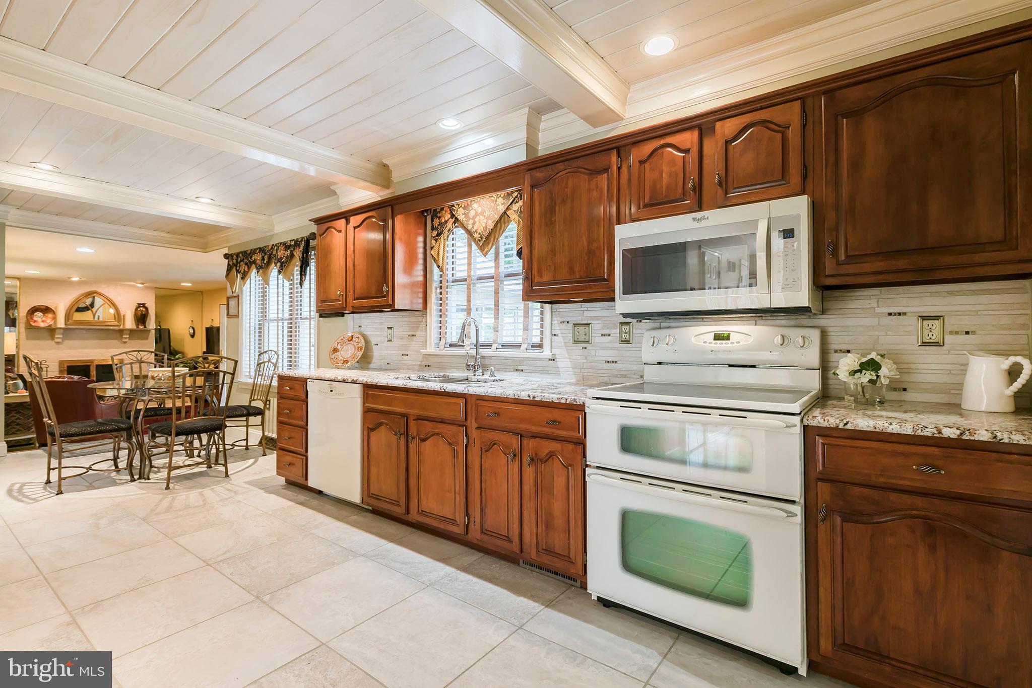 1829 Brubaker Run Road Lancaster, PA 17603 - Photo 4 of 31 Granite Kitchen
