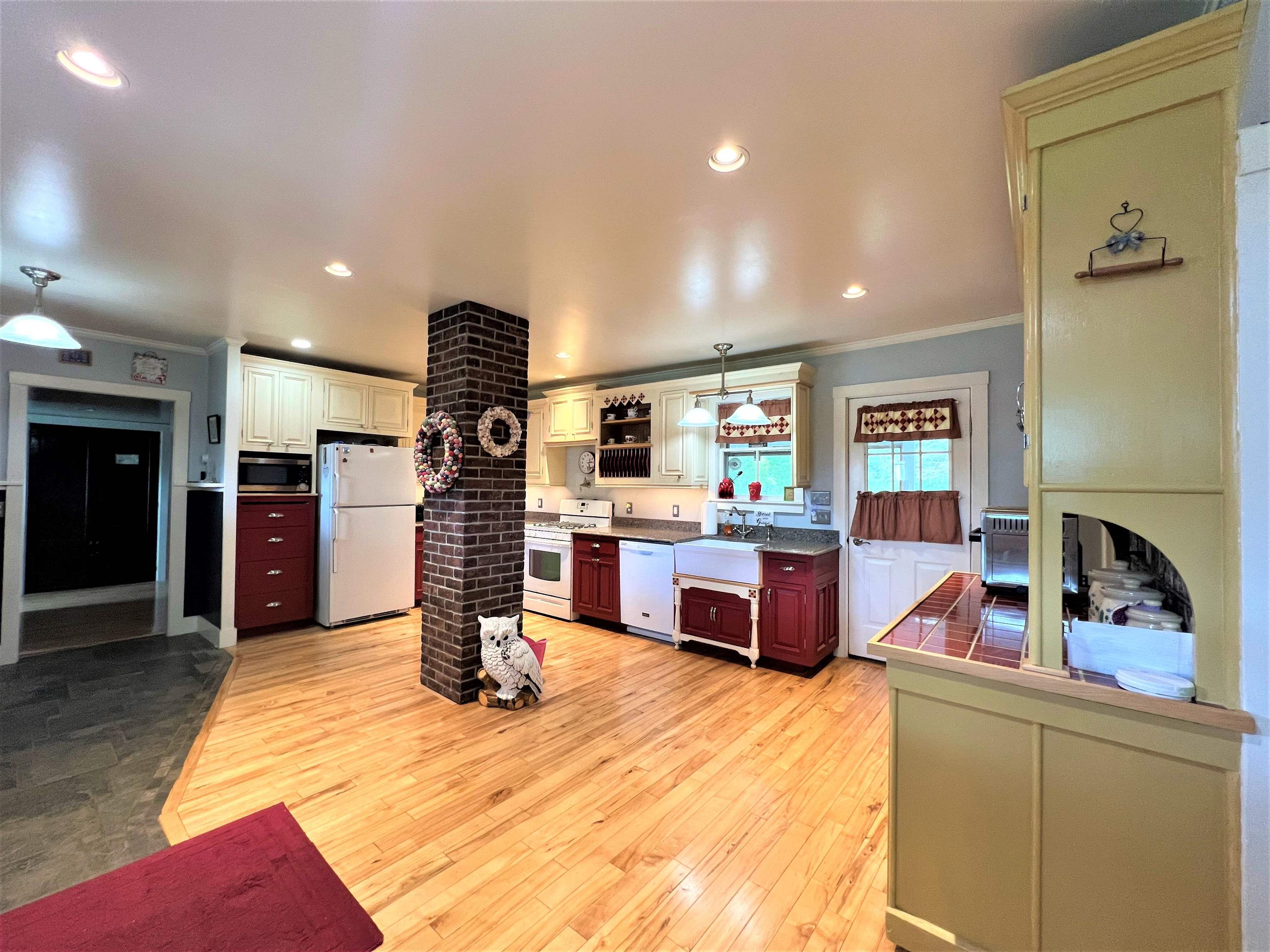 73 Maple Street Chester, VT 05143 - Photo 4 of 26 Gallery Image 4