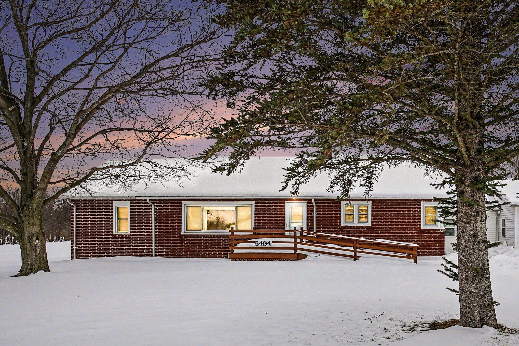 5494 Old Pipestone Road Eau Claire, MI 49111 - Photo 2 of 35 001_file_9466