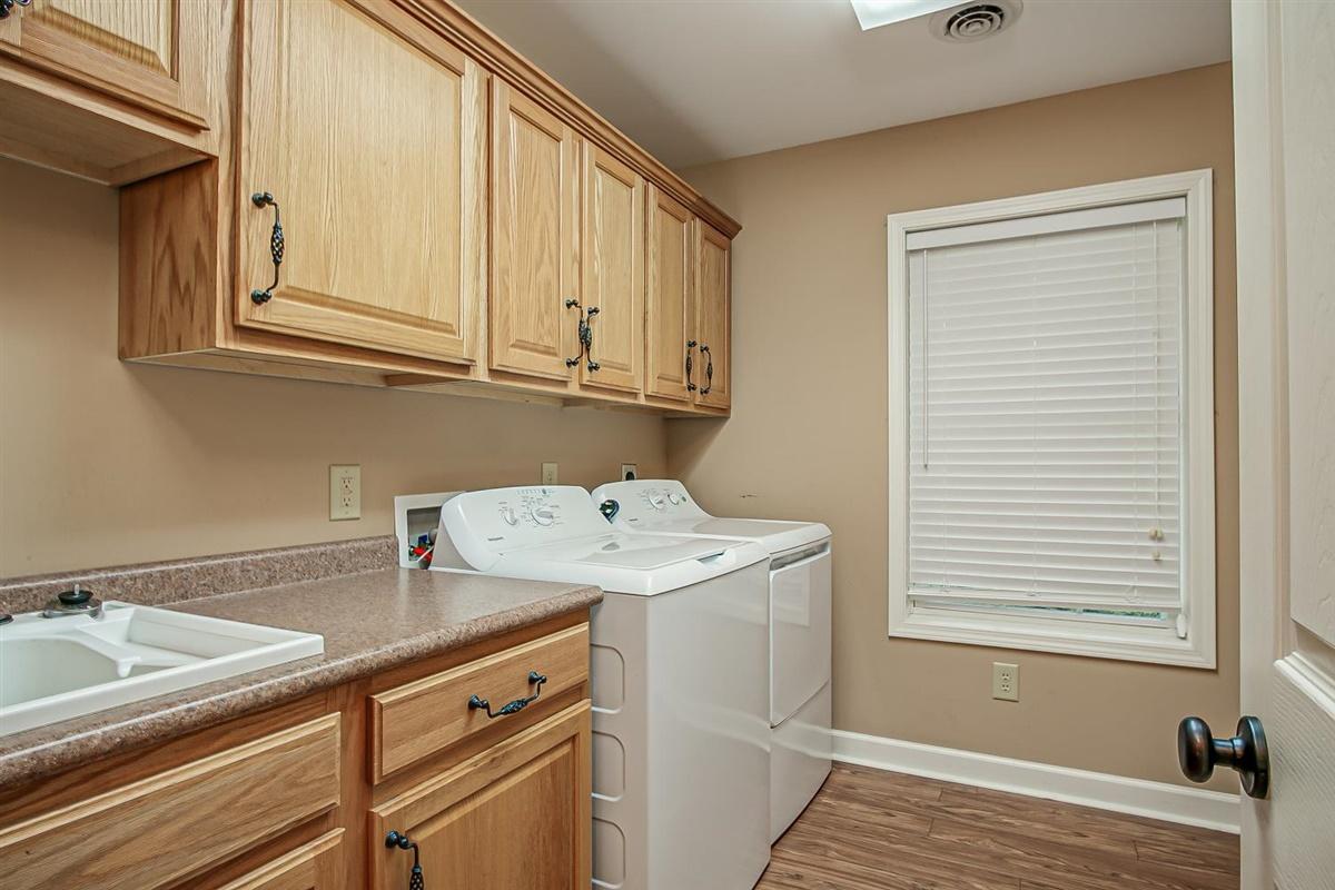 514 Cross Community Road Bristol, TN 37620 - Photo 18 of 41 18-504 Cross Community-18