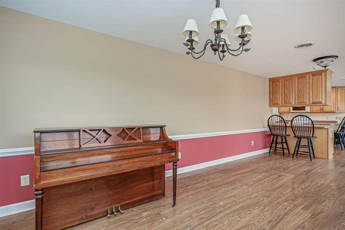 514 Cross Community Road Bristol, TN 37620 - Photo 20 of 41 20-504 Cross Community-20