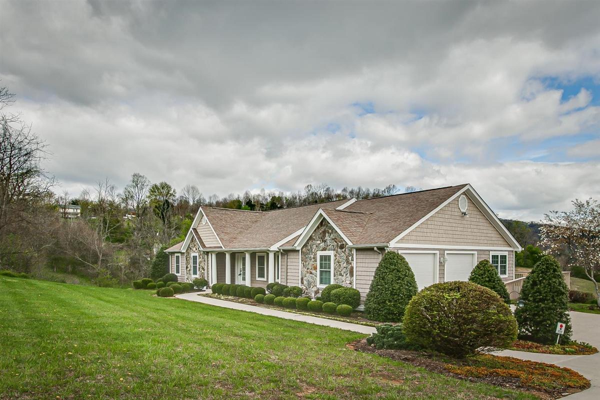 514 Cross Community Road Bristol, TN 37620 - Photo 4 of 41 04-504 Cross Community-4