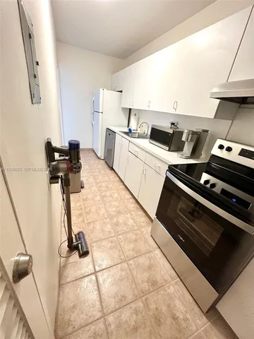 $3,600 | 100 Lincoln Road, Unit 431, Miami Beach, FL 33139