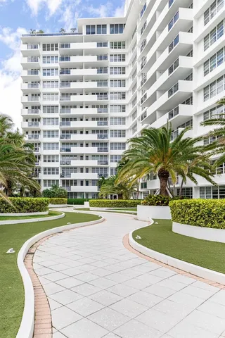 $3,600 | 100 Lincoln Road, Unit 431, Miami Beach, FL 33139