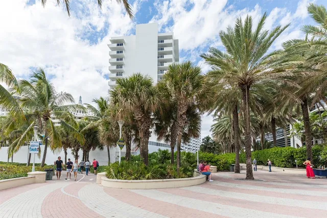 $3,600 | 100 Lincoln Road, Unit 431, Miami Beach, FL 33139