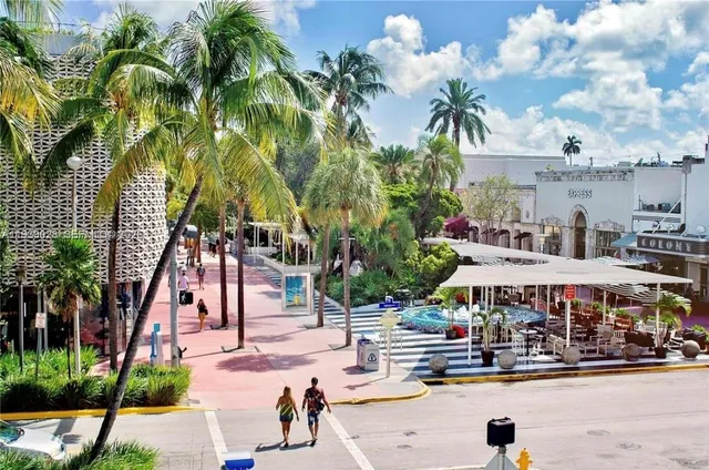 $3,600 | 100 Lincoln Road, Unit 431, Miami Beach, FL 33139