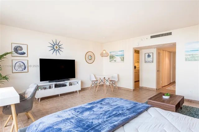 $3,600 | 100 Lincoln Road, Unit 431, Miami Beach, FL 33139