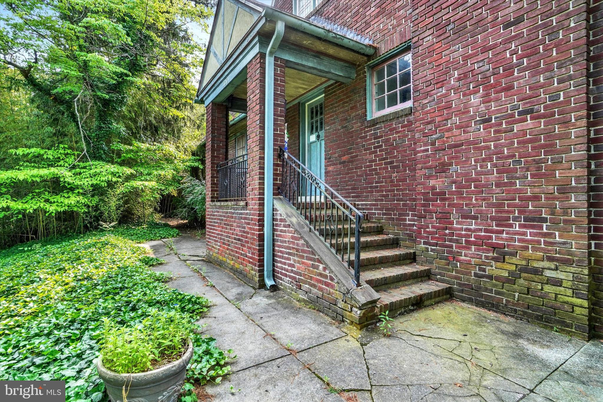 100 Springdale Road York, PA 17403 - Photo 2 of 26 Gallery Image 2