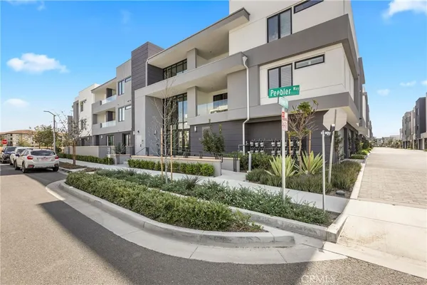 $4,900 | 16235 Dawn Way, Unit 201, Tustin, CA 92782