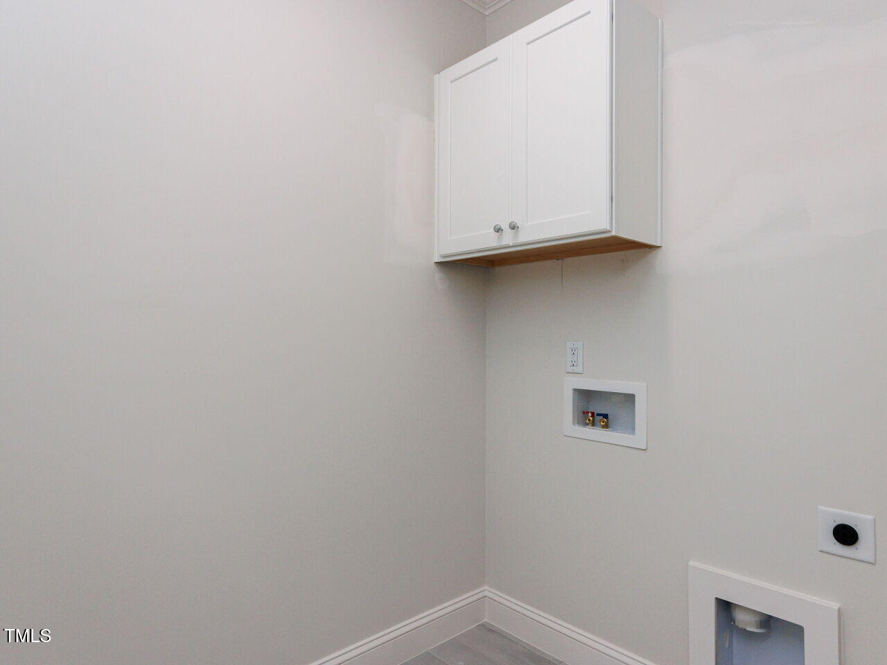 6044 Scalybark Road Durham, NC 27712 - Photo 28 of 32 034-1280x960-laundry-room