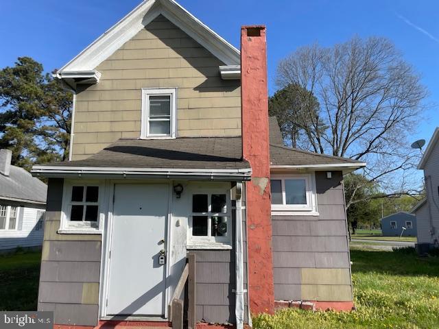 30663 Imaginary Lane Princess Anne, MD 21853 - Photo 4 of 16 a front view of a house with garden