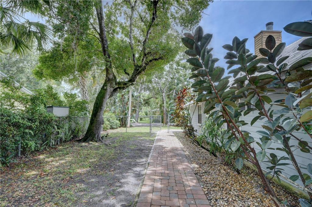501 Southwest Timber Trail Stuart, FL 34997 - Photo 6 of 63 Gallery Image 6