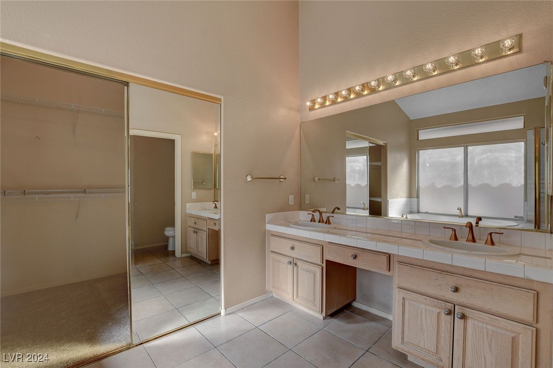 2134 Eaglepath Circle Henderson, NV 89074 - Photo 10 of 39 PRIMARY BATH