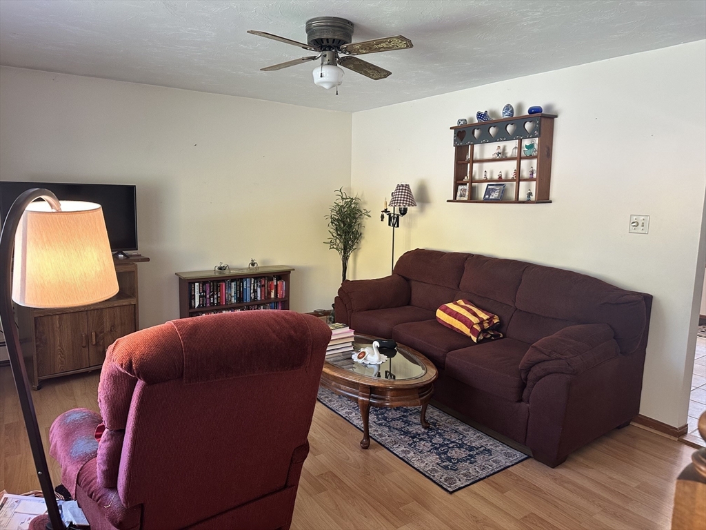 10 Pinecrest Road, Unit 10 Uxbridge, MA 01569 - Photo 2 of 14