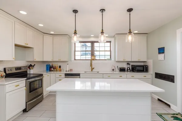 $550,000 | 80 Highland Avenue, Fitchburg, MA 01420