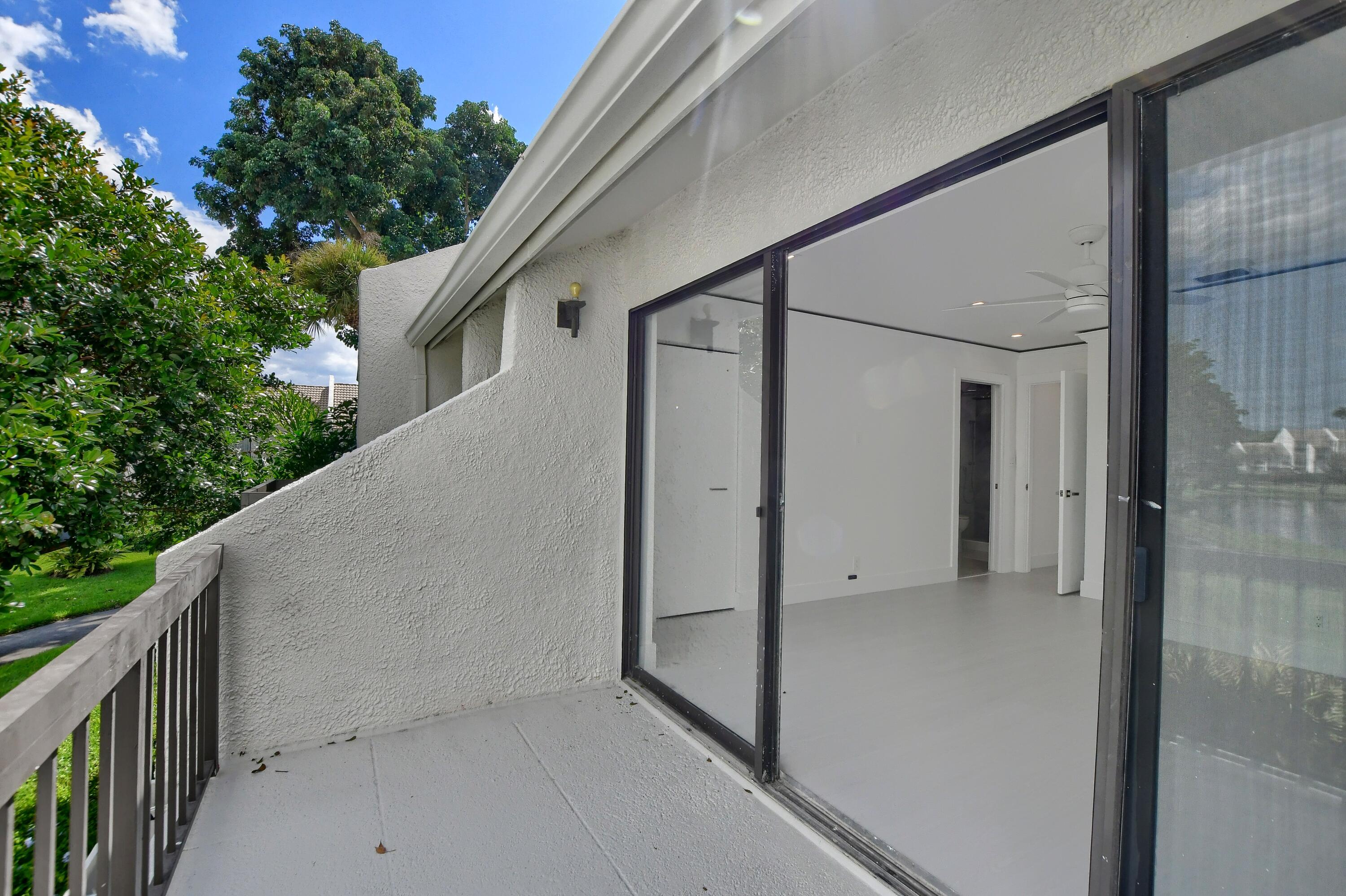 1102 Bridgewood Place Boca Raton, FL 33434 - Photo 19 of 30 20_ebf_4782-hdr(5)