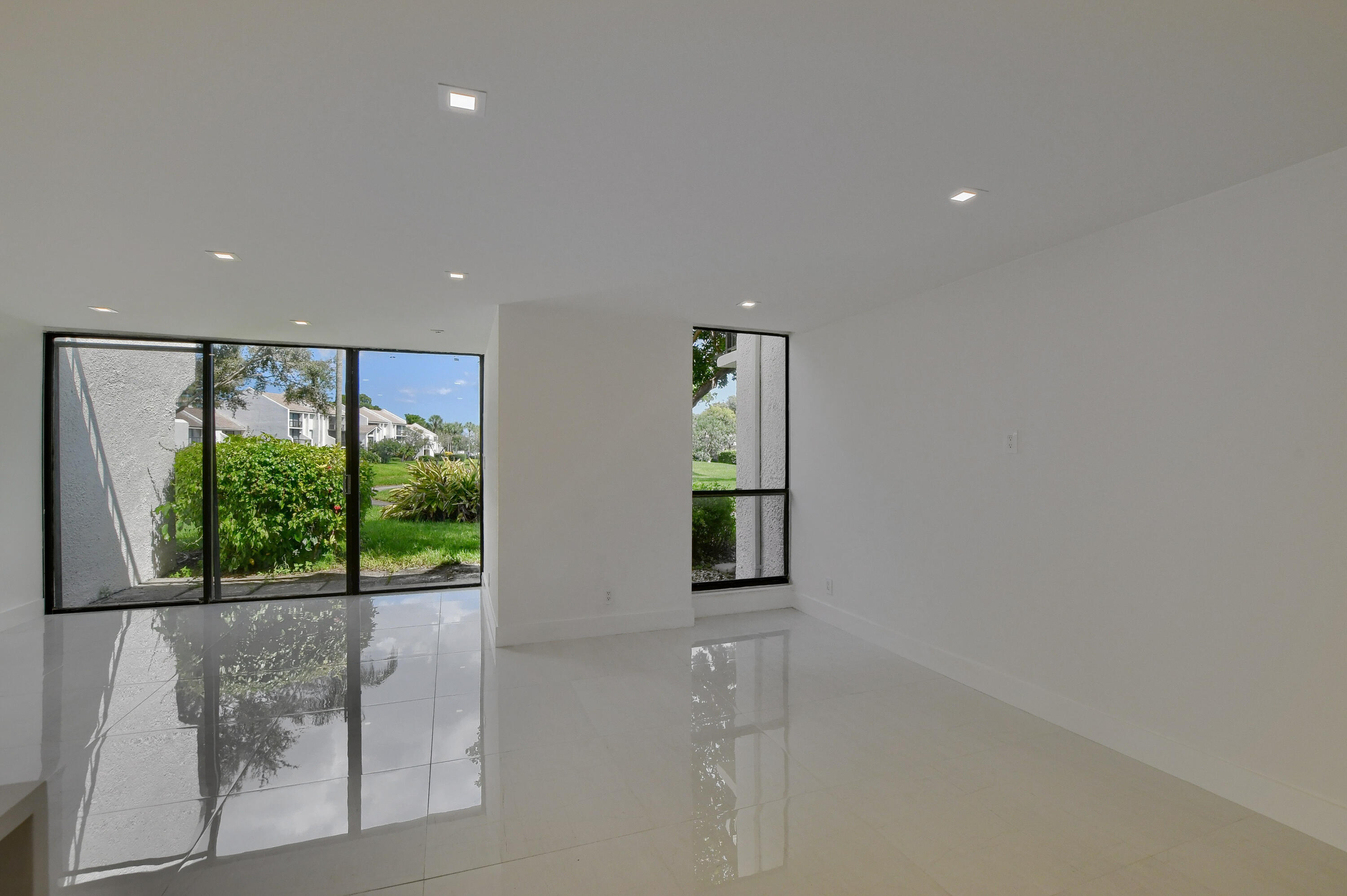 1102 Bridgewood Place Boca Raton, FL 33434 - Photo 2 of 30 03_ebf_4697-hdr(5)