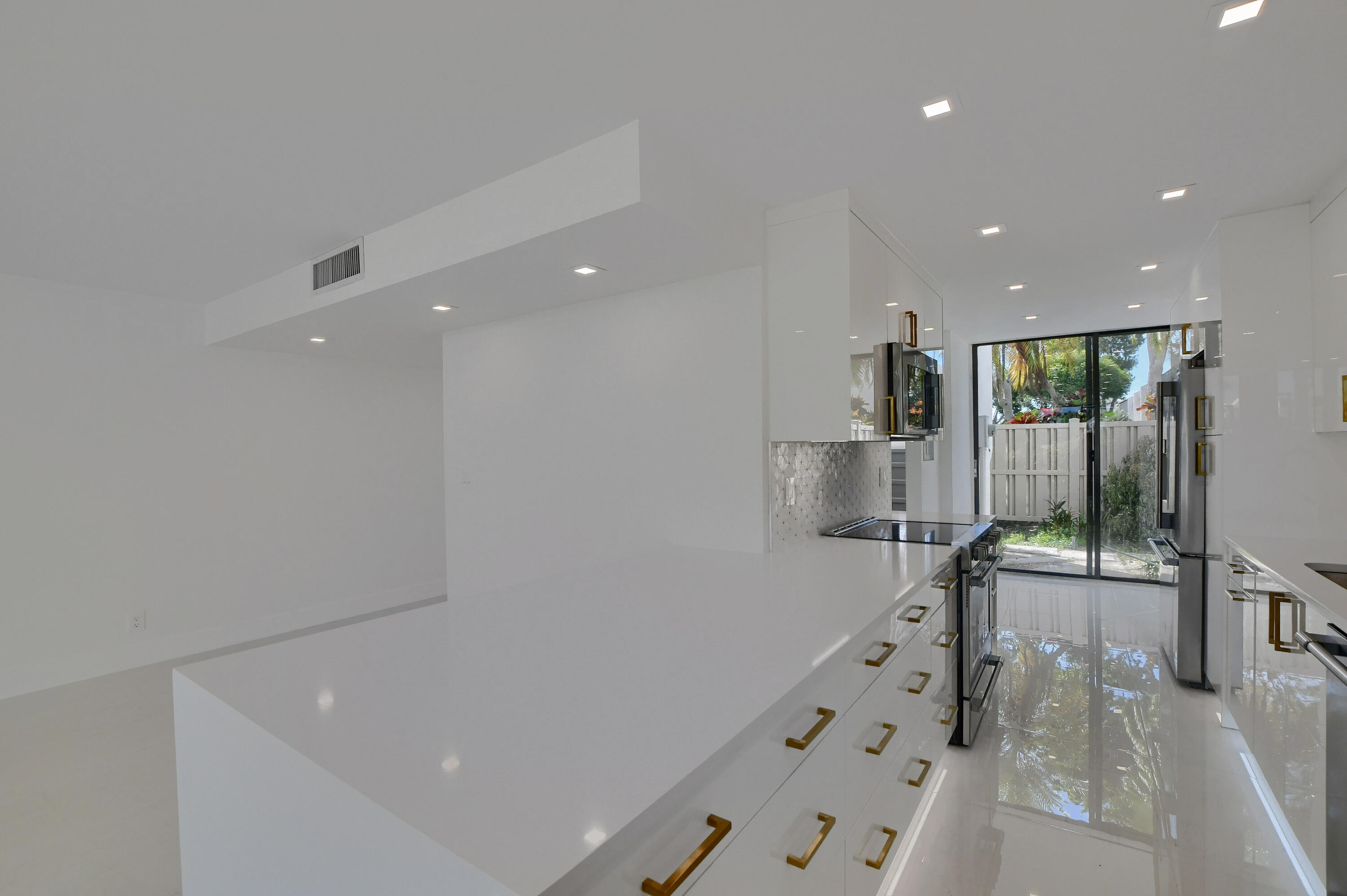 1102 Bridgewood Place Boca Raton, FL 33434 - Photo 10 of 30 11_ebf_4737-hdr(5)