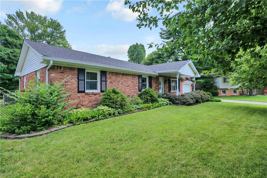 621 Braugham Road Indianapolis, IN 46227 - Photo 2 of 28 Gallery Image 2
