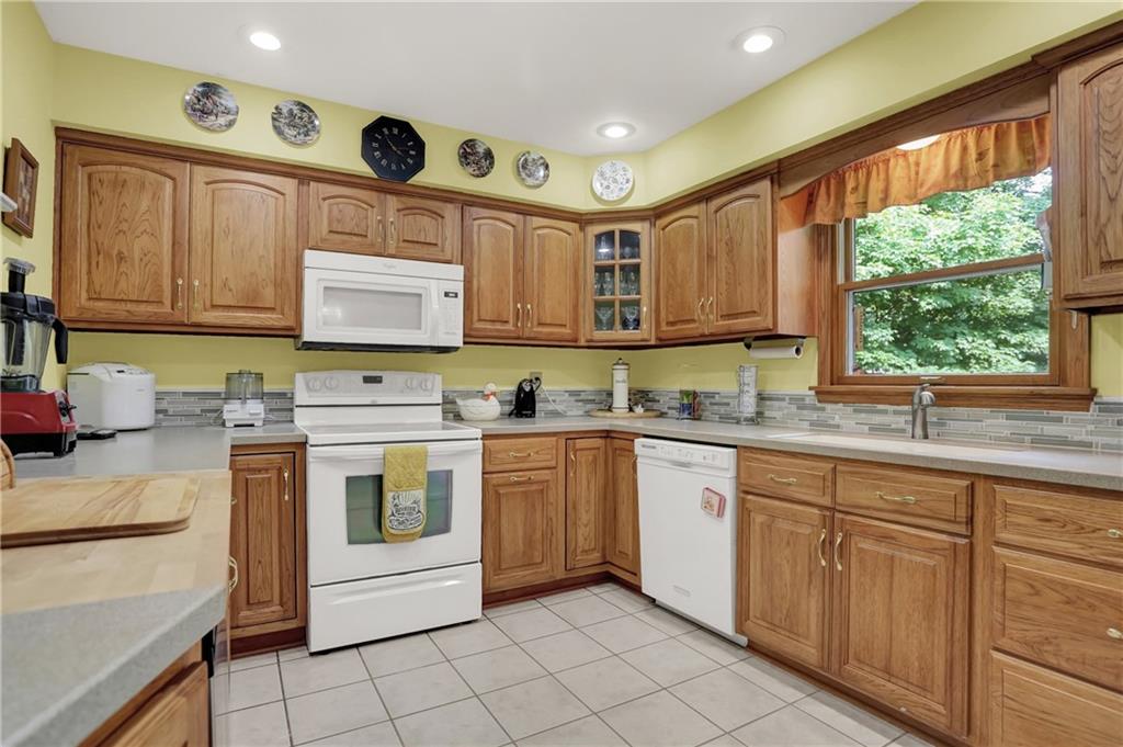 621 Braugham Road Indianapolis, IN 46227 - Photo 13 of 28 Gallery Image 13
