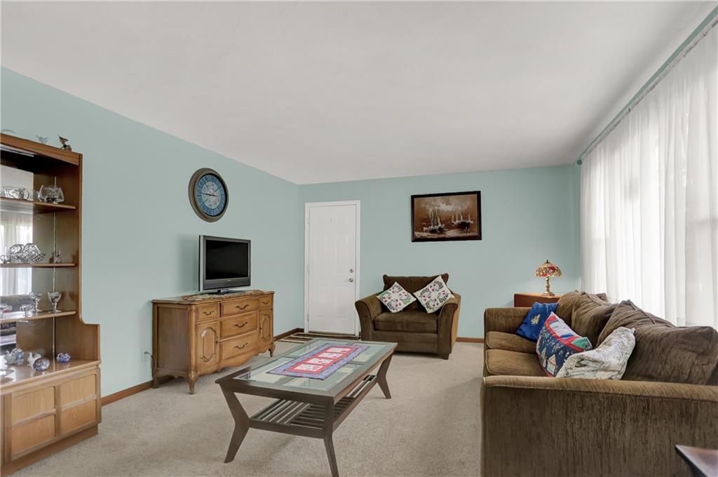 621 Braugham Road Indianapolis, IN 46227 - Photo 6 of 28 Gallery Image 6