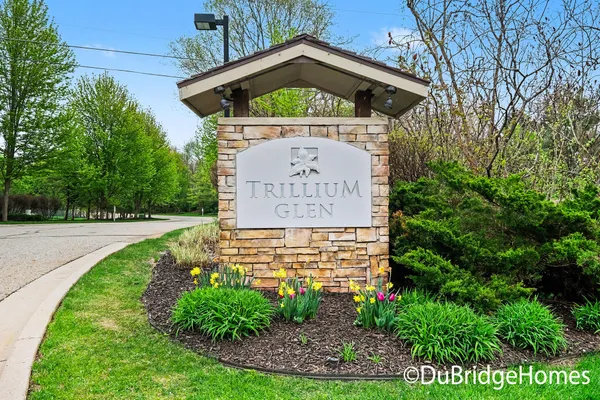 $475,000 | 69 Blue Violet Lane Northeast, Comstock Park, MI 49321