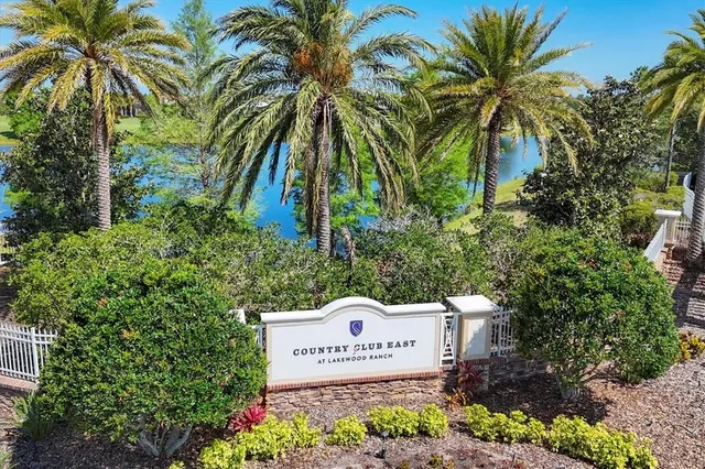 a view of a lake in middle of a city