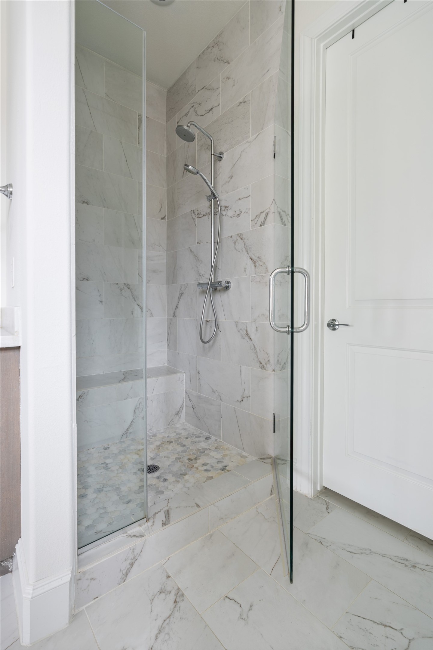 2613 Maxroy Street Houston, TX 77007 - Photo 24 of 43 The spa-style bath offers endless options for relaxation, including an oversize soaking tub with handheld body spray & a chic glass-enclosed shower.