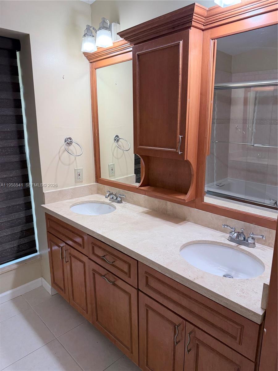 12821 Southwest 147th Lane Road Miami, FL 33186 - Photo 11 of 25 Master Bath