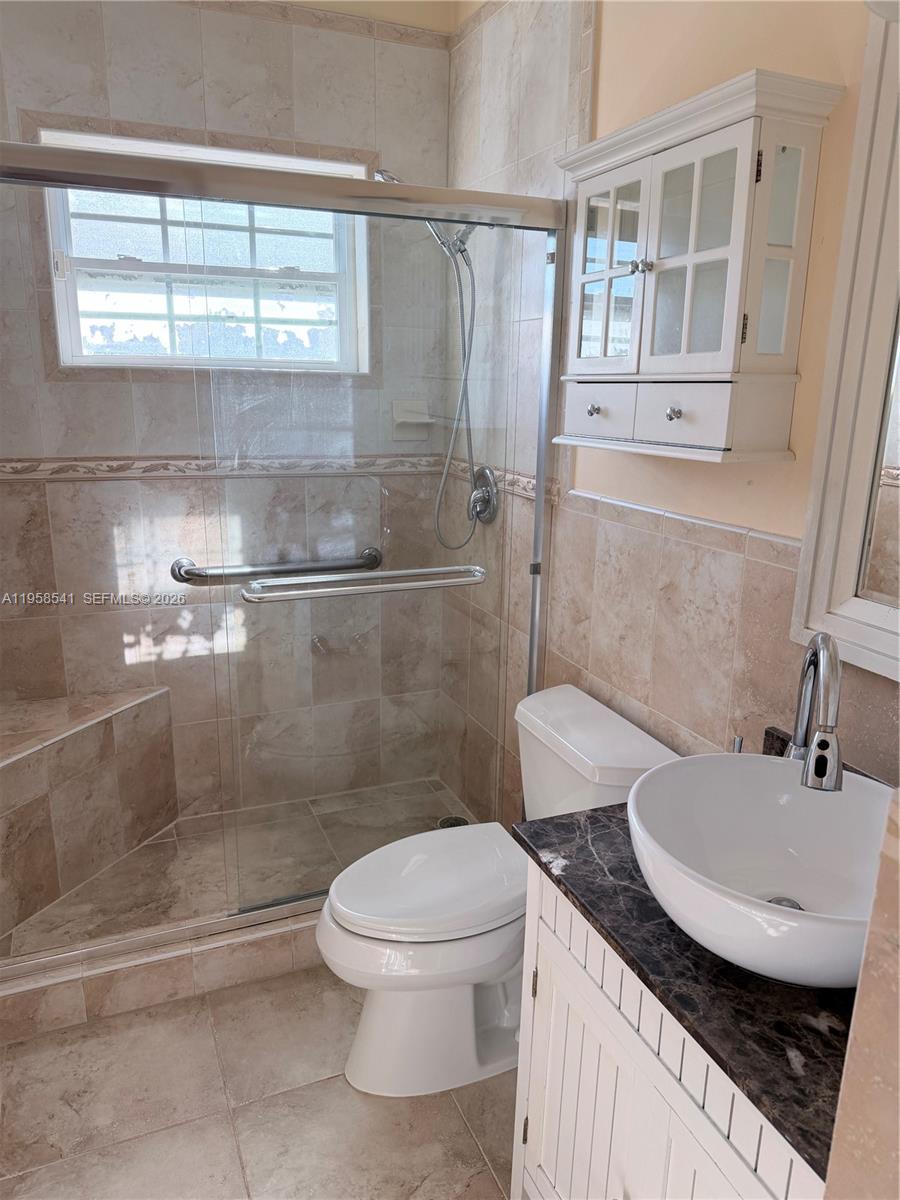 12821 Southwest 147th Lane Road Miami, FL 33186 - Photo 22 of 25 2nd bathroom