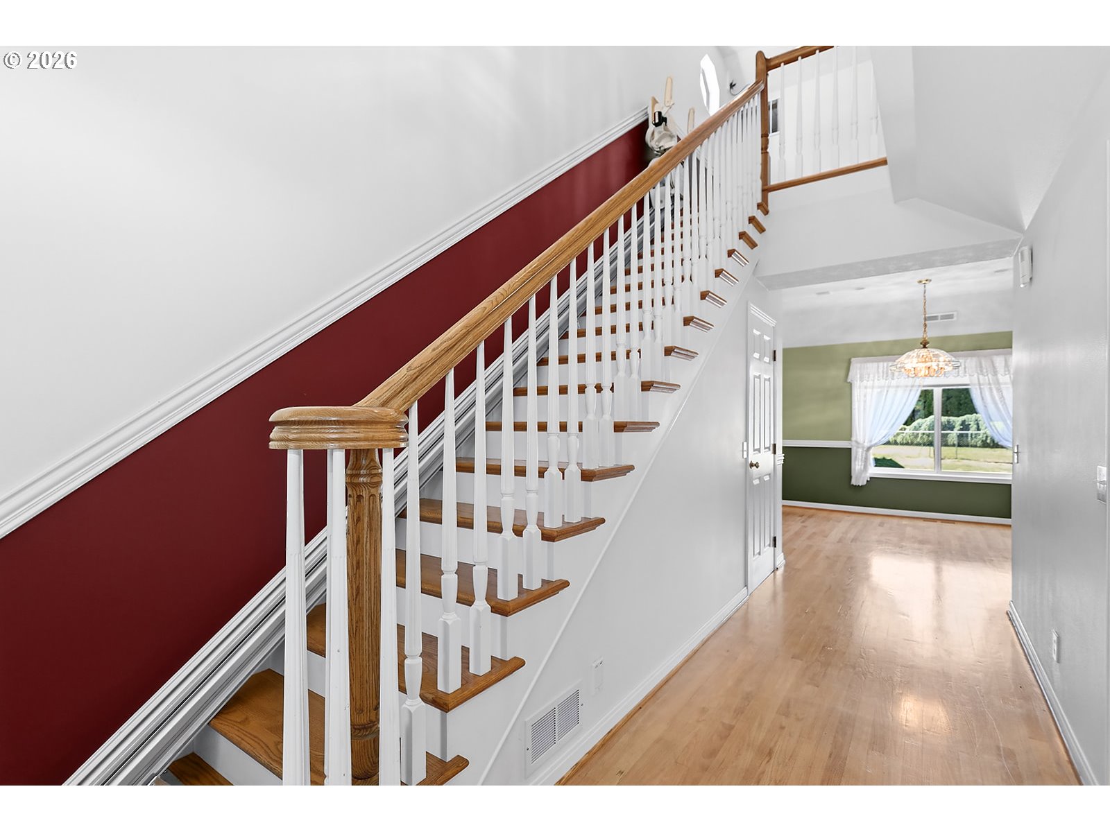 890 Hobbs Road Hood River, OR 97031 - Photo 4 of 44 Staircase