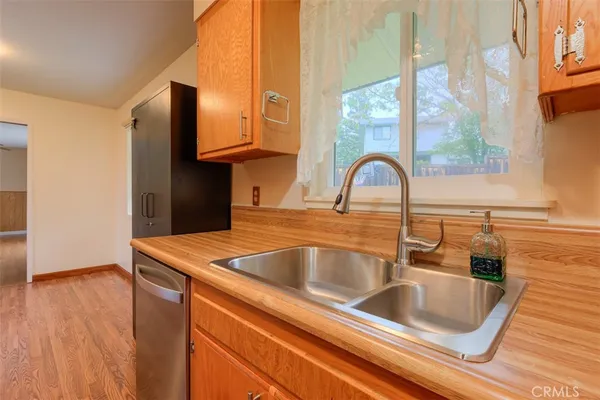 a close view of sink and tap