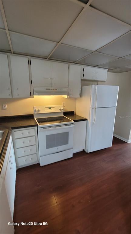 122 North Kings Avenue, Unit 202 Brandon, FL 33510 - Photo 3 of 12 a view of a kitchen with microwave and stove