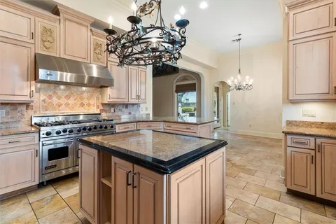 $1,075,000 | 1501 Transcontinental Drive, Metairie, LA 70001