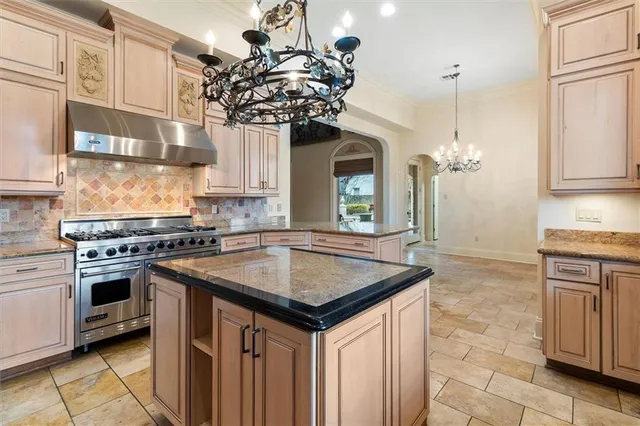 $1,075,000 | 1501 Transcontinental Drive, Metairie, LA 70001