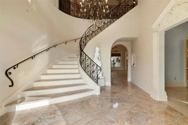 $1,075,000 | 1501 Transcontinental Drive, Metairie, LA 70001