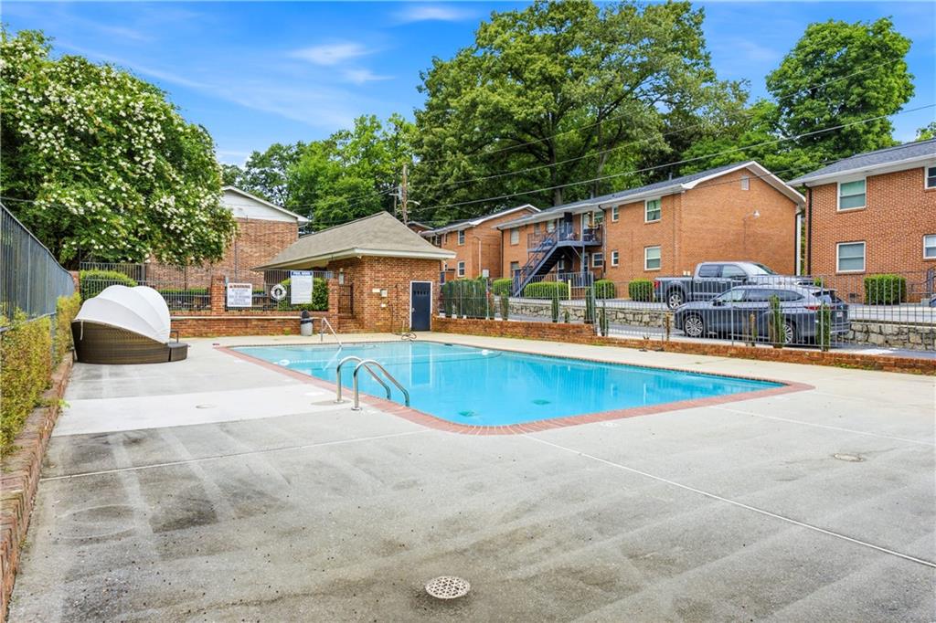 4266 Roswell Road Northeast, Unit F2 Atlanta, GA 30342 - Photo 28 of 30