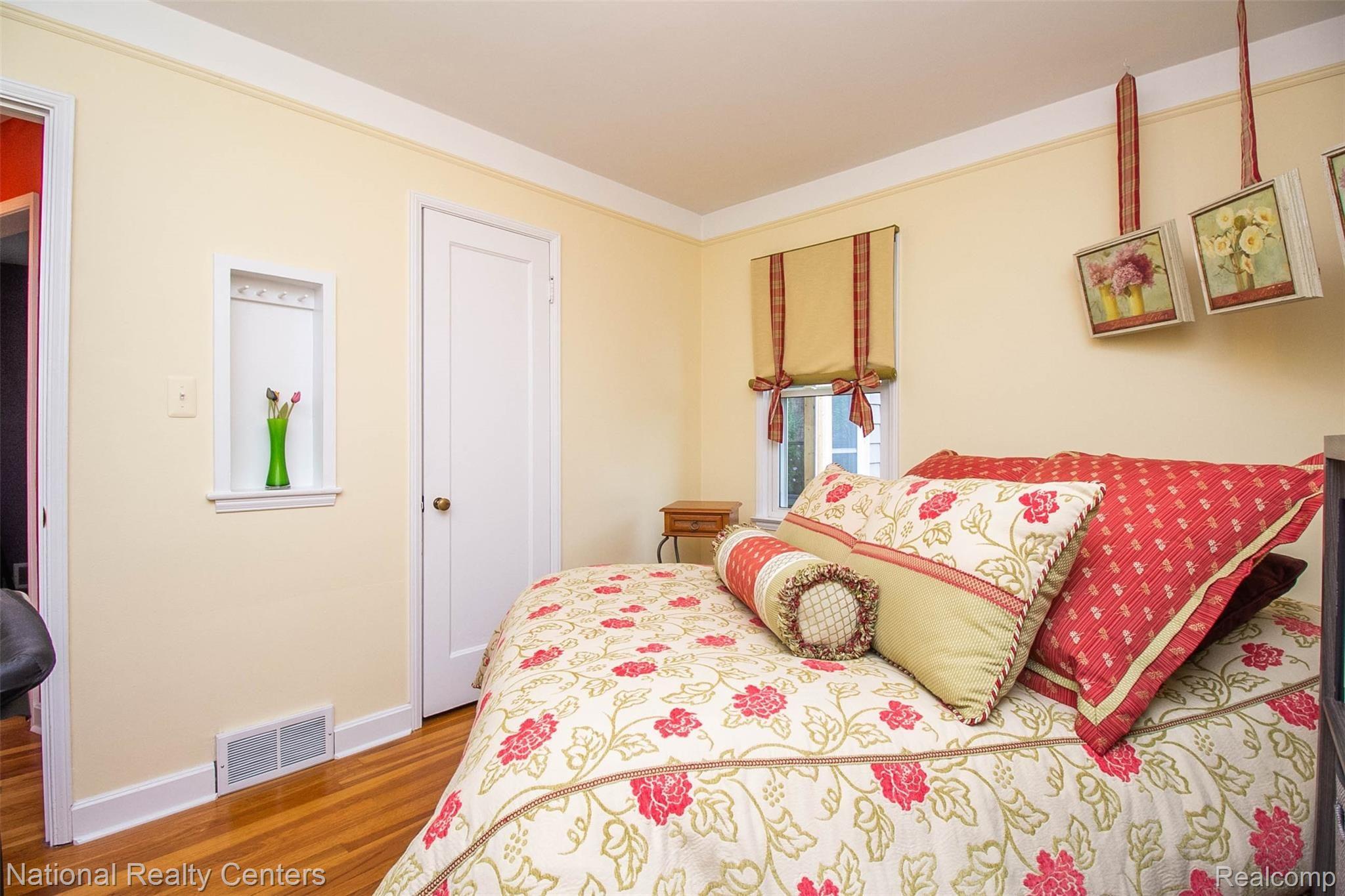 1610 Eaton Road Berkley, MI 48072 - Photo 15 of 34 20.jpg