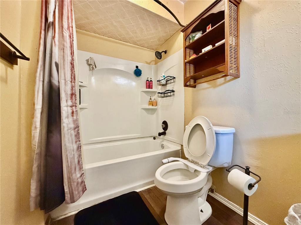 2500 Brook Road North Fort Meade, FL 33841 - Photo 15 of 65 a bathroom with a toilet sink and shower