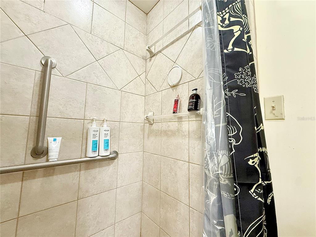 2500 Brook Road North Fort Meade, FL 33841 - Photo 30 of 65 a bathroom with a sink and mirror