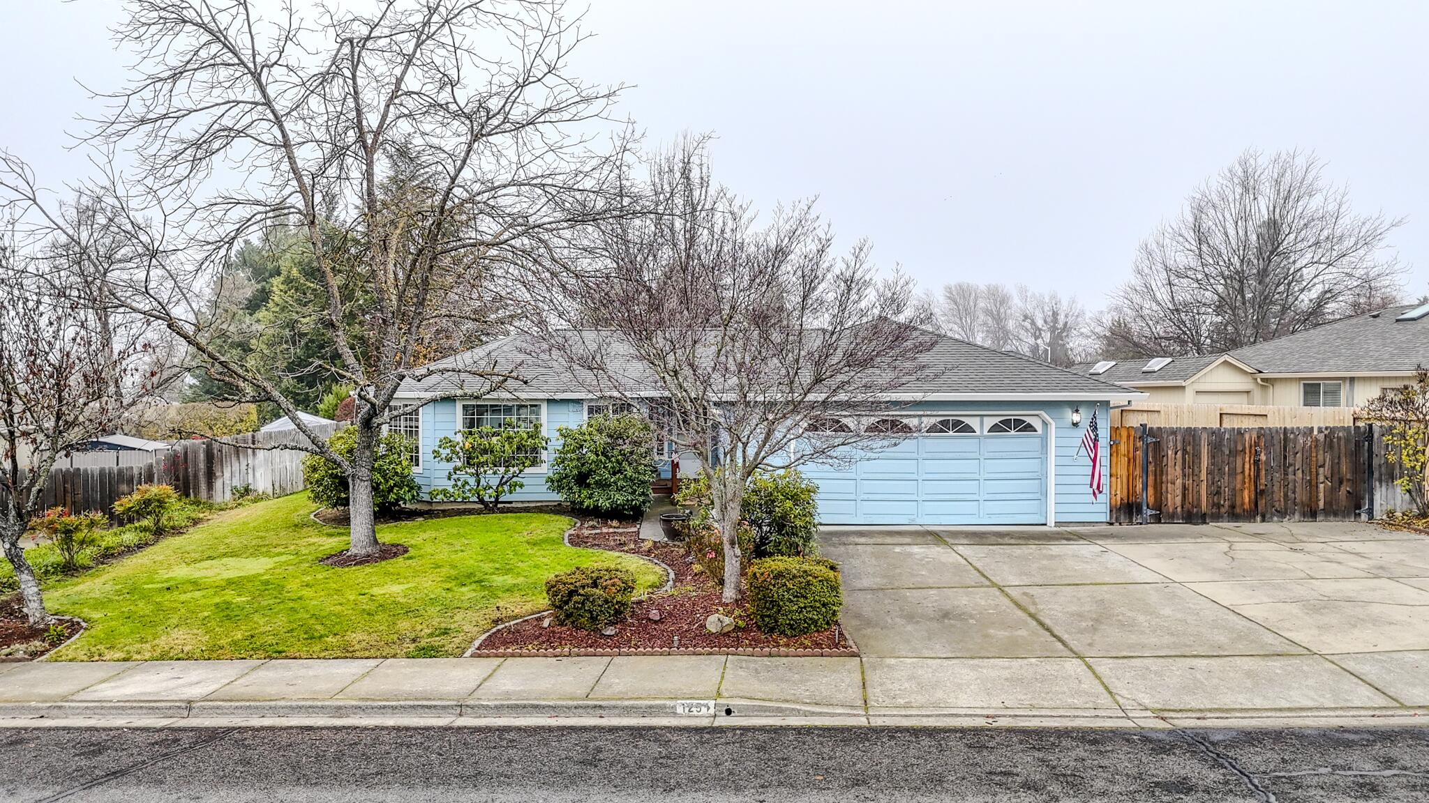 125 Meadow View Drive Phoenix, OR 97535 - Photo 1 of 27 DJI_20251210090756_0202_D-HDR (1)