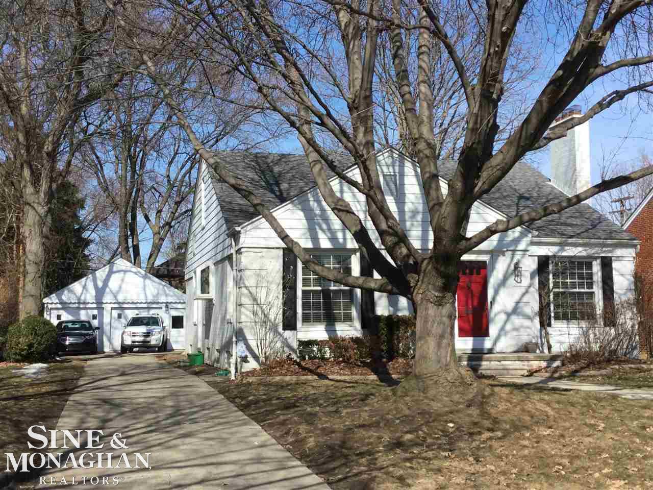 1082 Hampton Road Grosse Pointe Woods, MI 48236 - Photo 2 of 50