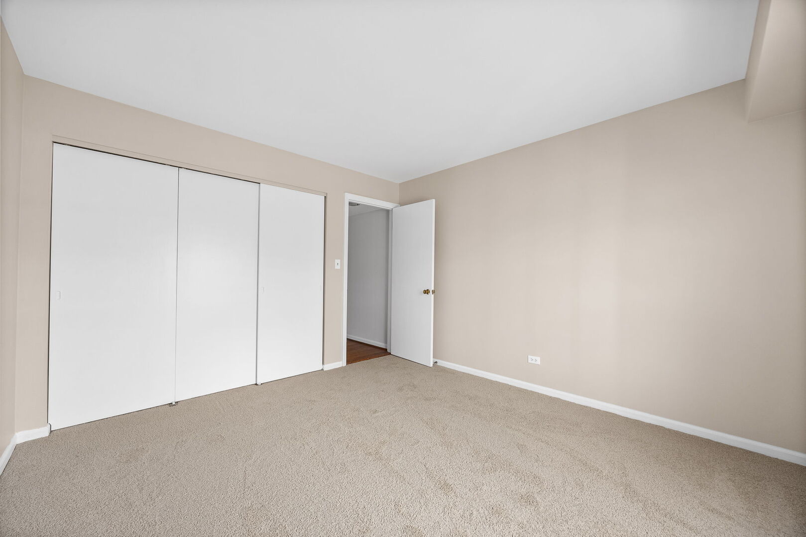 124 Carriage Way Drive, Unit B109 Burr Ridge, IL 60527 - Photo 20 of 31 a view of an empty room