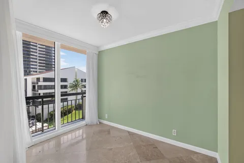 $1,175,000 | 4000 North Ocean Drive, Unit 403, Singer Island, FL 33404