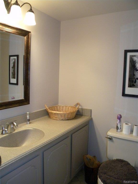1447 Oakbrook E Drive, Unit 40 Rochester, MI 48307 - Photo 12 of 19 Half Bath