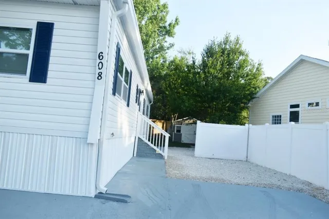 a view of a house with backyard and trees
