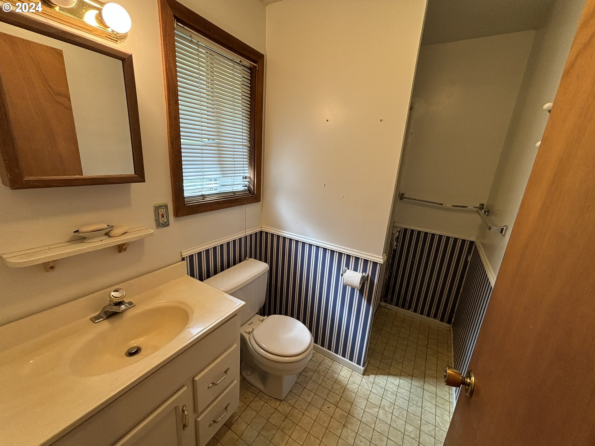 246 Horseshoe Bend Florence, OR 97439 - Photo 13 of 33 a bathroom with a sink and a mirror